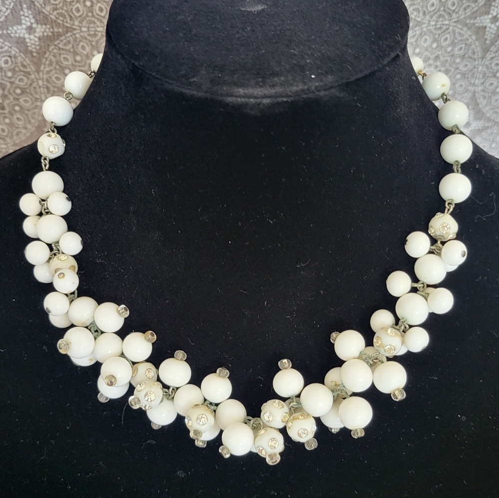 Vintage 50s white bauble choker necklace